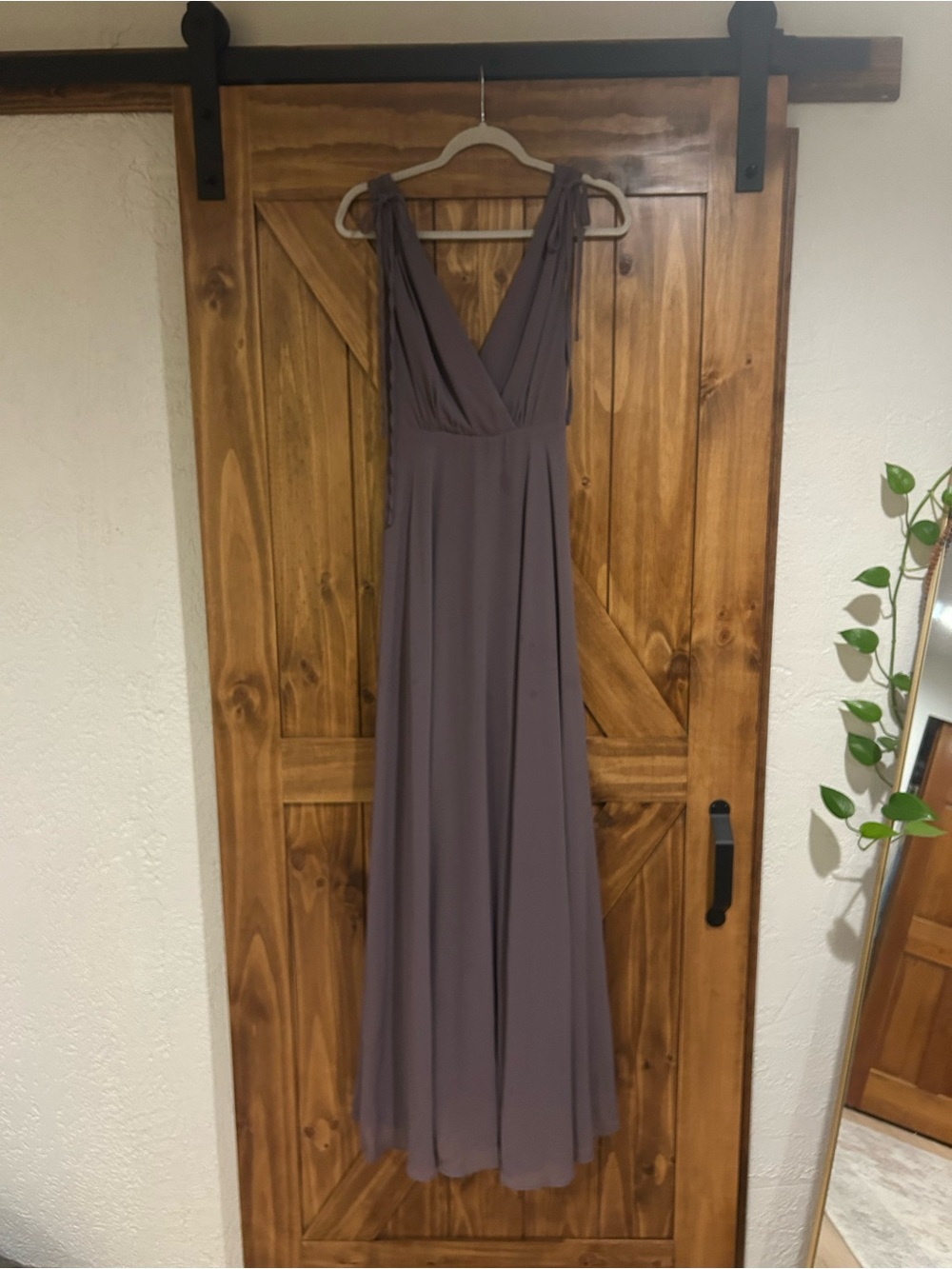 Lulu's Dusty Mauve V‑Neck Maxi Dress